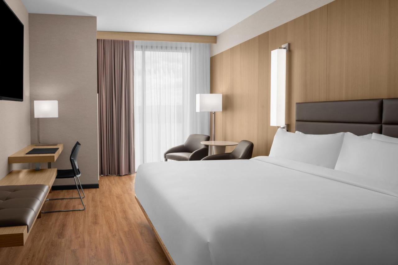 Ac Hotel By Marriott Vancouver Waterfront Екстер'єр фото