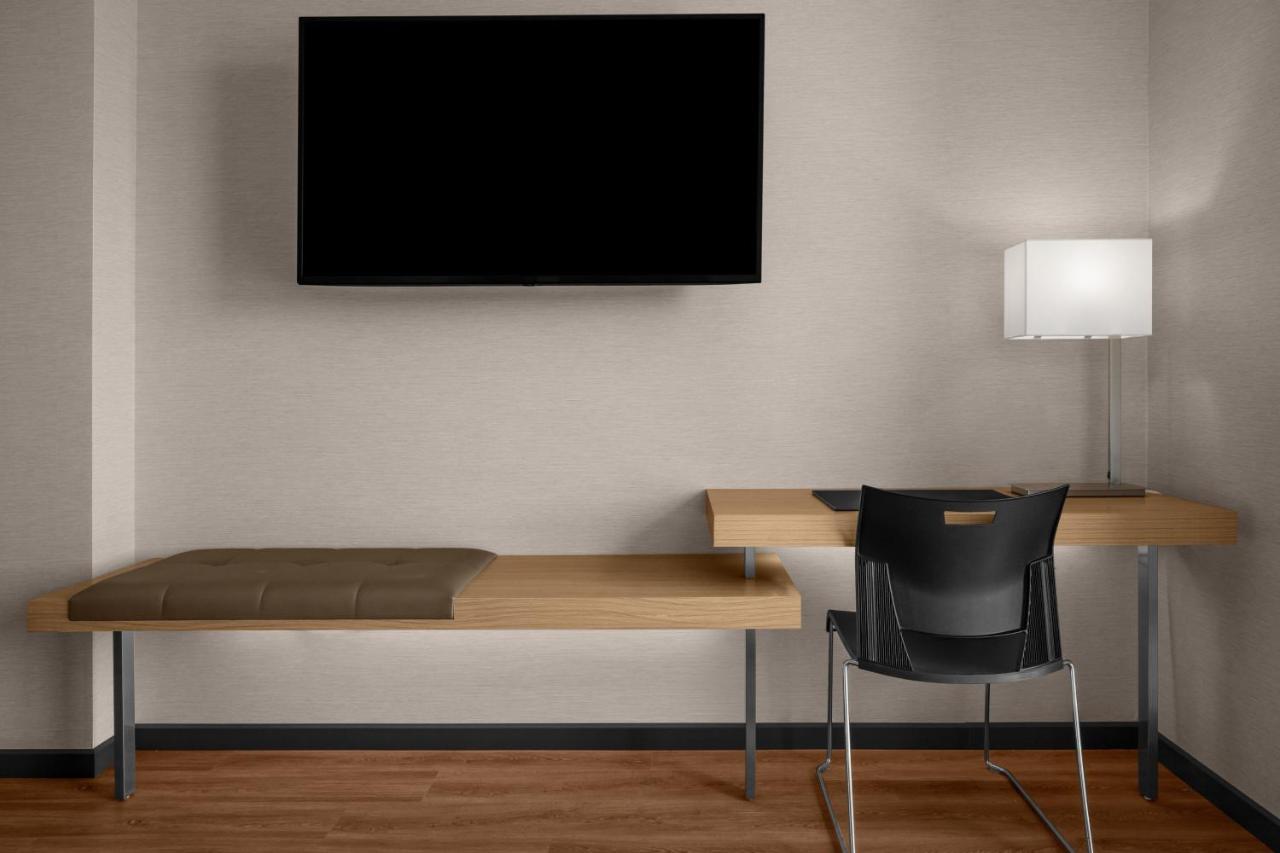 Ac Hotel By Marriott Vancouver Waterfront Екстер'єр фото