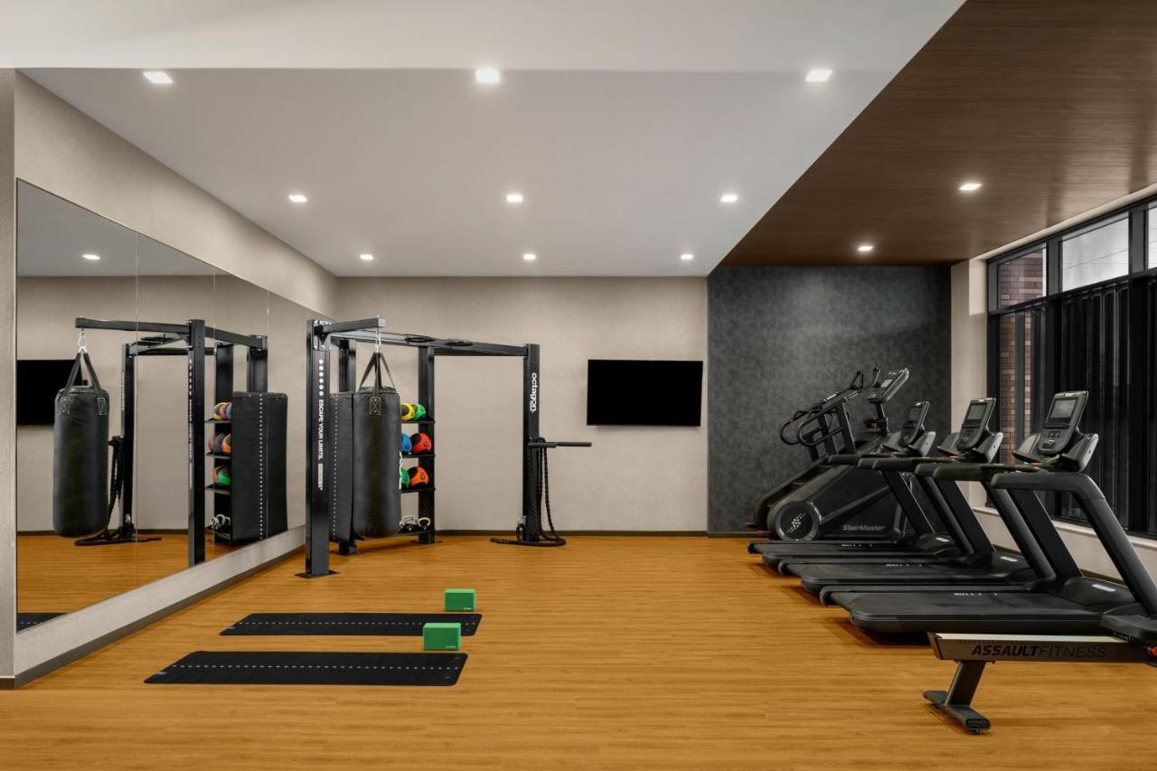 Ac Hotel By Marriott Vancouver Waterfront Екстер'єр фото